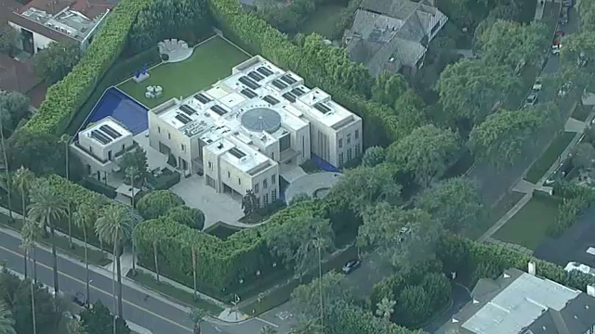 FBI serves search warrant tied to Eric Swalwell investigation at mansion in Beverly Hills
— San Ramon Community news