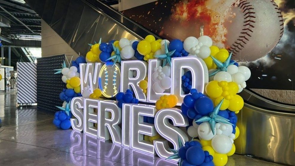 Scenes from outside the stadium| World Series Game 1 gallery — Fox 11 Green Bay Sports, San Ramon Arts news