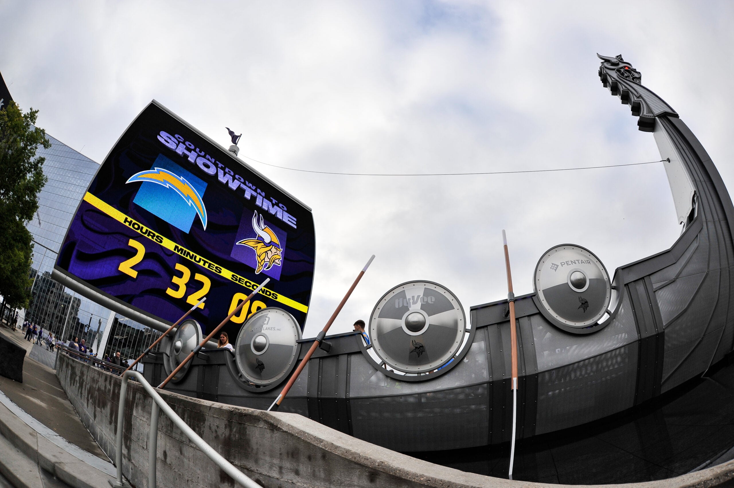 The Vikings’ Front Office Should at Least Make a Phone Call — Vikings Territory, San Ramon Arts news